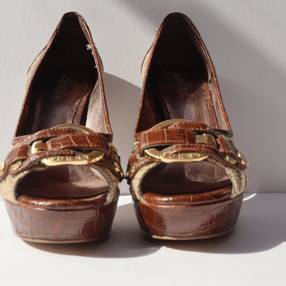Guess Pumps - Picture 2 of 8